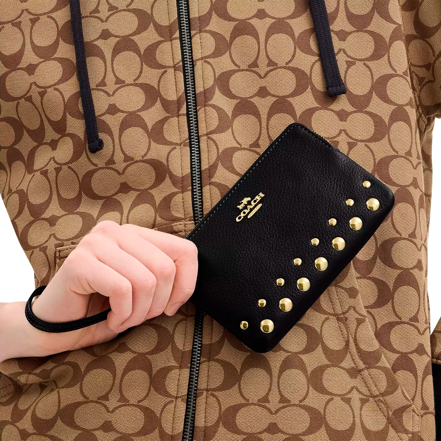 Monedero Coach Corner Zip Wristlet With Rivets Black