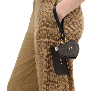 Monedero Coach Wristlet And Heart Pouch In Signature Canvas With Charm Walnut Black