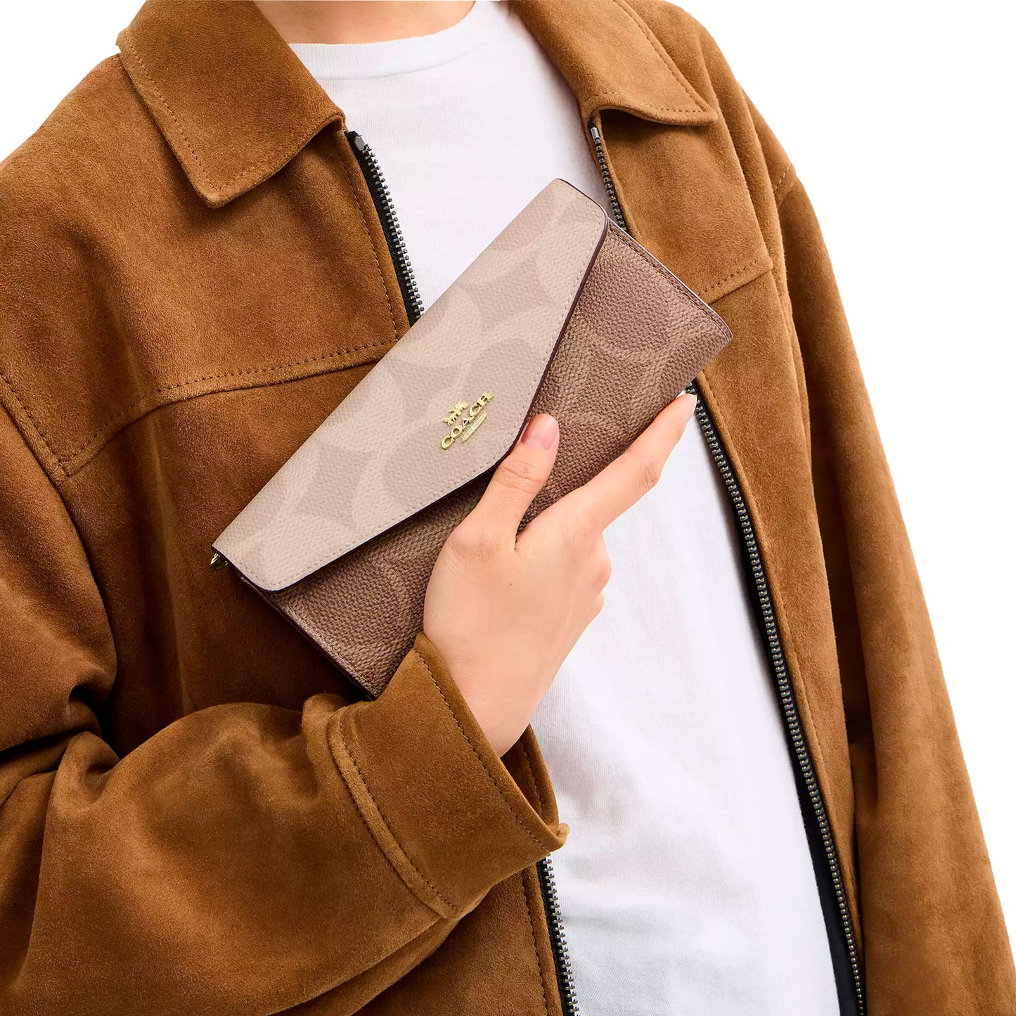 Bolsa Cartera Klare Wallet With Chain In Blocked Signature Canvas Tan