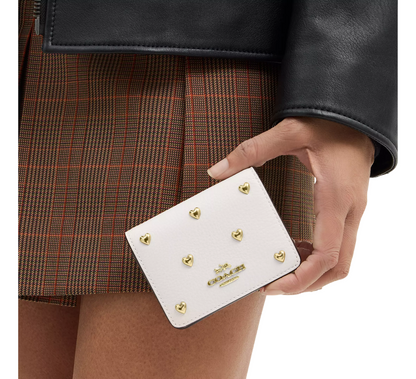 Bolsa Coach Mini Wallet On A Chain With Heart Rivets Chalk