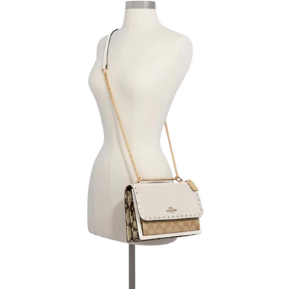 Bolsa Coach Klare Crossbody In Signature Canvas With Rivets In Multi Light Khaki