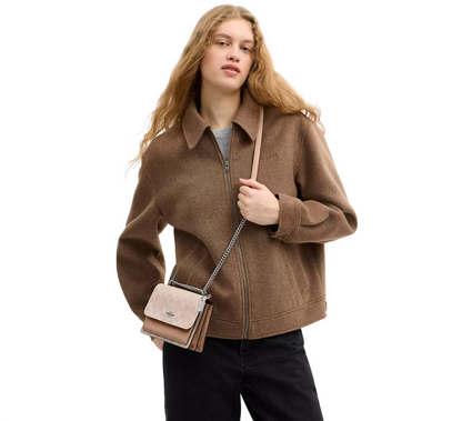 Bolsa Coach Mini Klare Crossbody Bag In Signature Canvas Sand Taupe