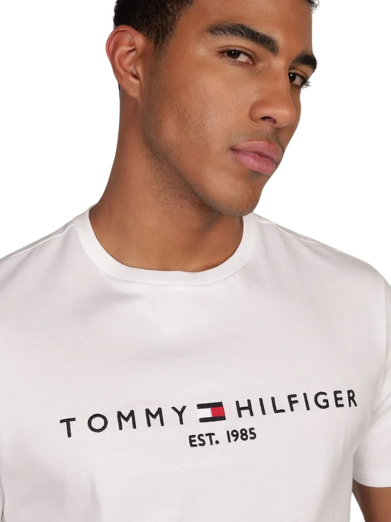 Playera Tommy Hilfiger Cuello Redondo Letras Bordadas